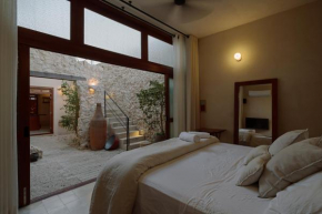 Hermosa casa junto a la muralla